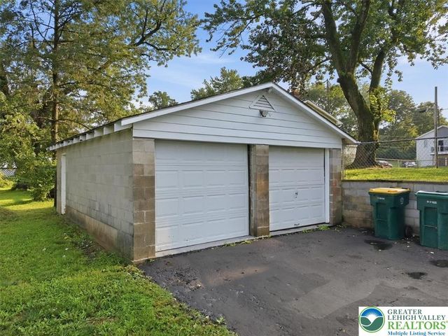 301 South Watson Street, Palmer Twp, PA 18045
