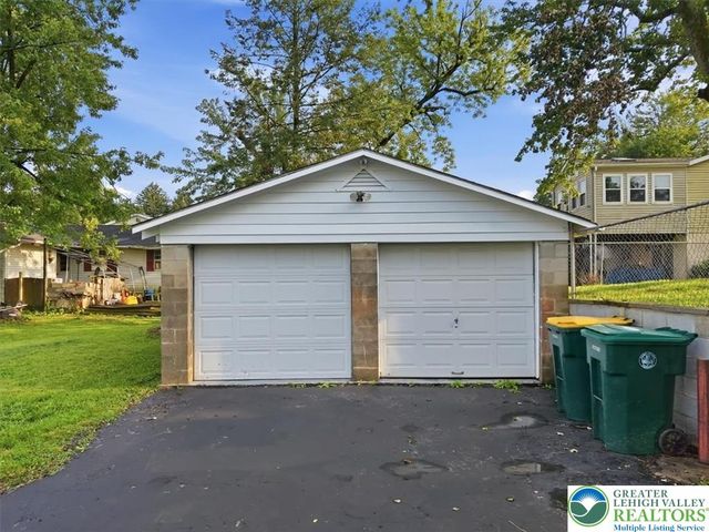 301 South Watson Street, Palmer Twp, PA 18045