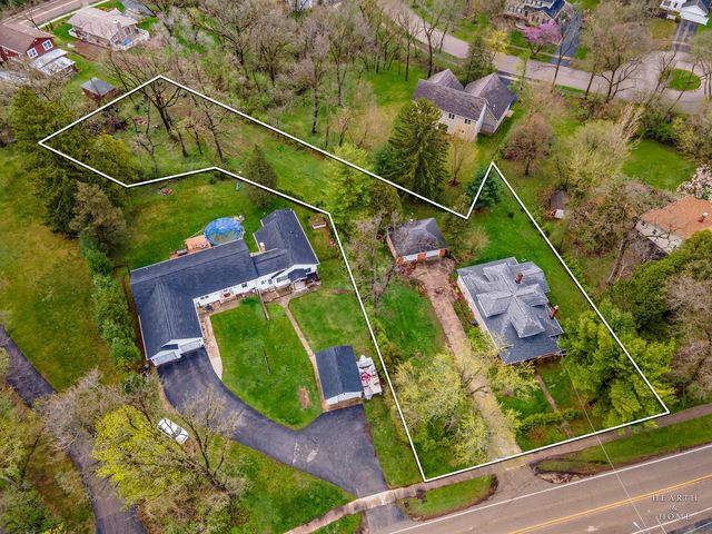 519 Algonquin Road, Fox River Grove, IL 60021