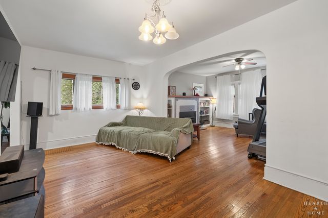 519 Algonquin Road, Fox River Grove, IL 60021