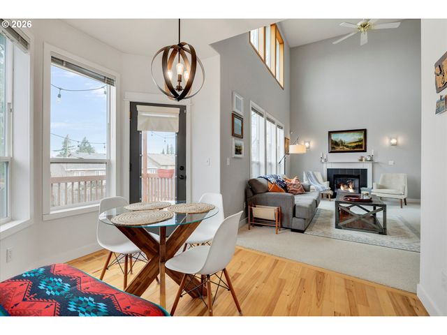 10907 Se HENDERSON Dr, Portland, OR 97266