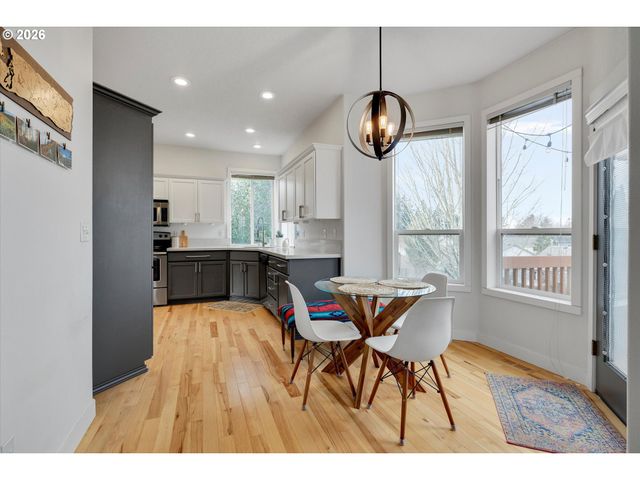 10907 Se HENDERSON Dr, Portland, OR 97266