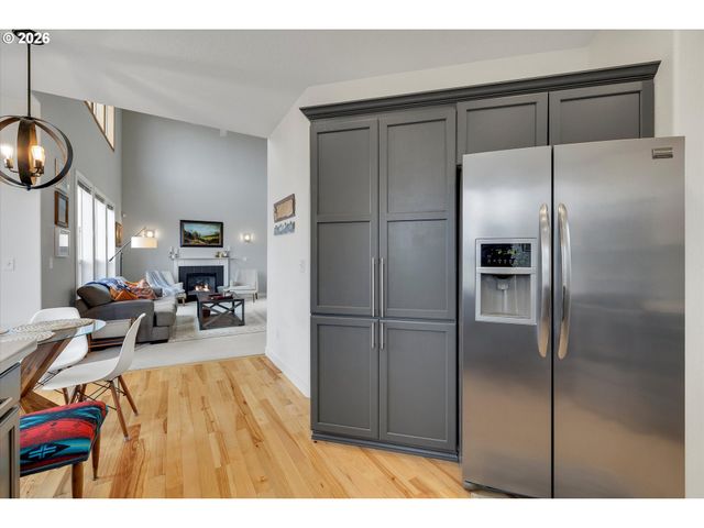 10907 Se HENDERSON Dr, Portland, OR 97266