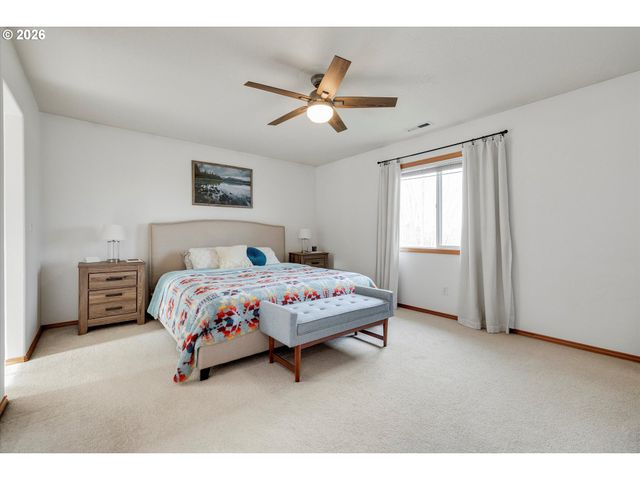 10907 Se HENDERSON Dr, Portland, OR 97266