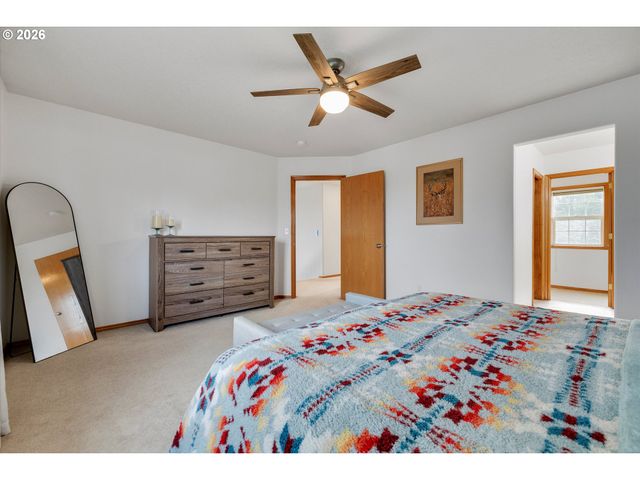 10907 Se HENDERSON Dr, Portland, OR 97266