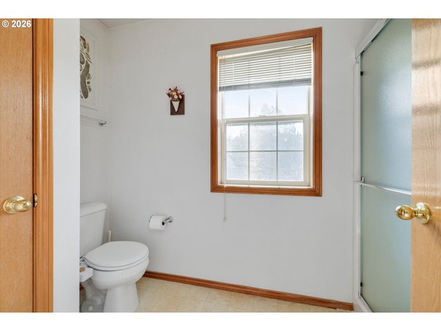 10907 Se HENDERSON Dr, Portland, OR 97266