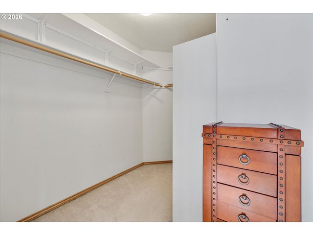 10907 Se HENDERSON Dr, Portland, OR 97266