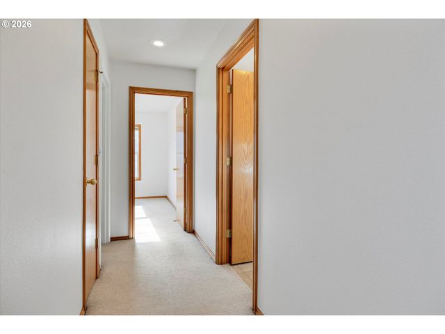 10907 Se HENDERSON Dr, Portland, OR 97266