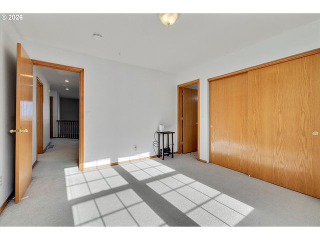 10907 Se HENDERSON Dr, Portland, OR 97266