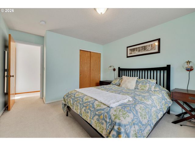 10907 Se HENDERSON Dr, Portland, OR 97266