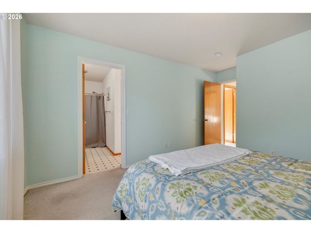 10907 Se HENDERSON Dr, Portland, OR 97266