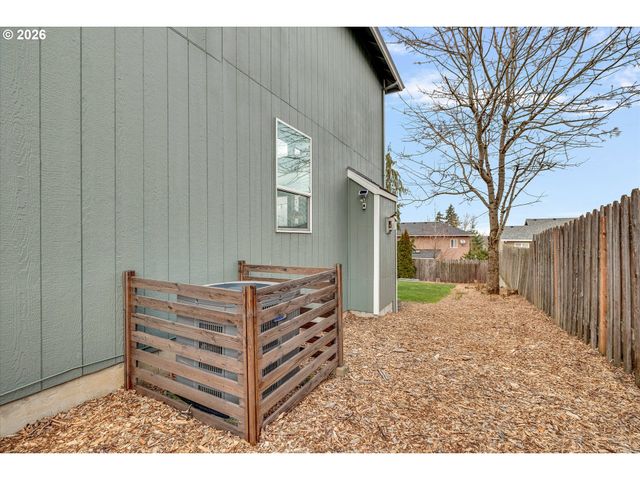 10907 Se HENDERSON Dr, Portland, OR 97266