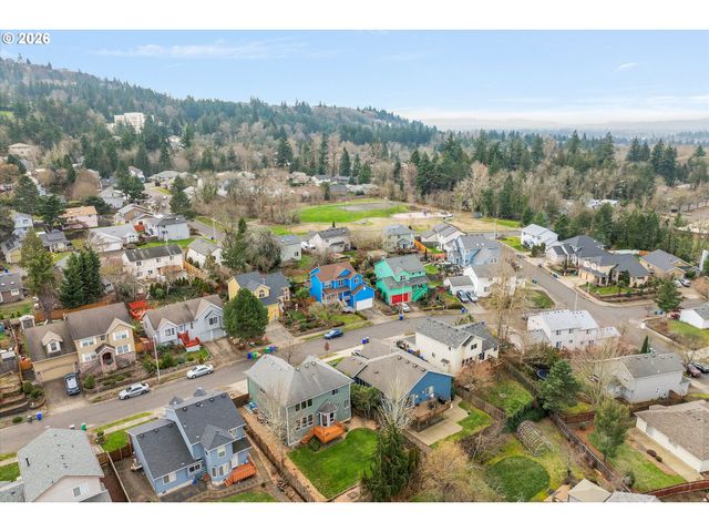 10907 Se HENDERSON Dr, Portland, OR 97266