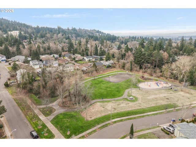 10907 Se HENDERSON Dr, Portland, OR 97266