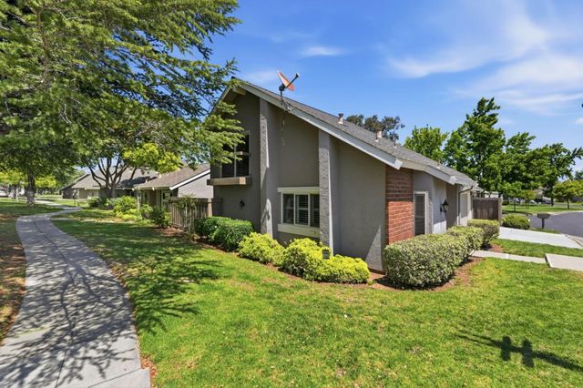 230 Escobar Avenue, Los Gatos, CA 95032