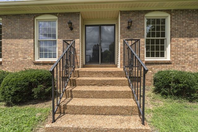 2314 East Hill Dr, Madison, TN 37115