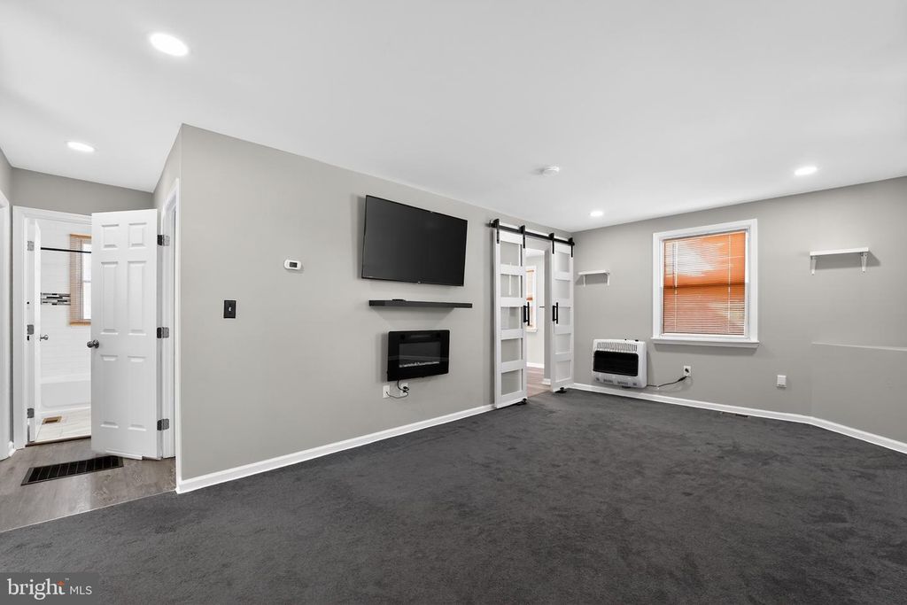 Image 11 of property listing at 8103 CORNWALL RD, Dundalk, MD 21222