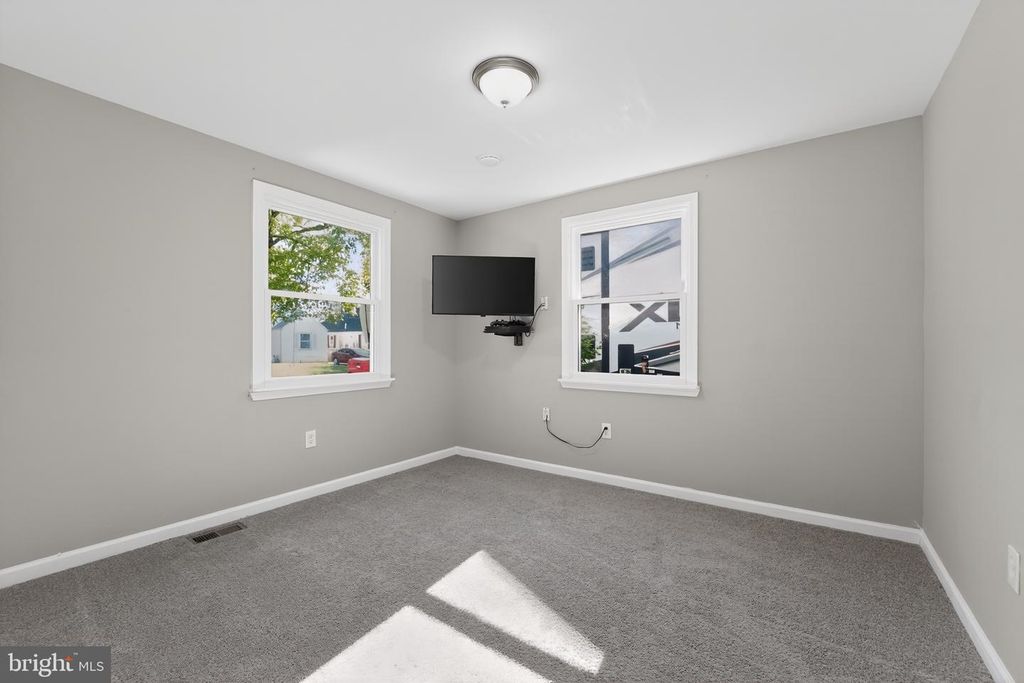 Image 12 of property listing at 8103 CORNWALL RD, Dundalk, MD 21222