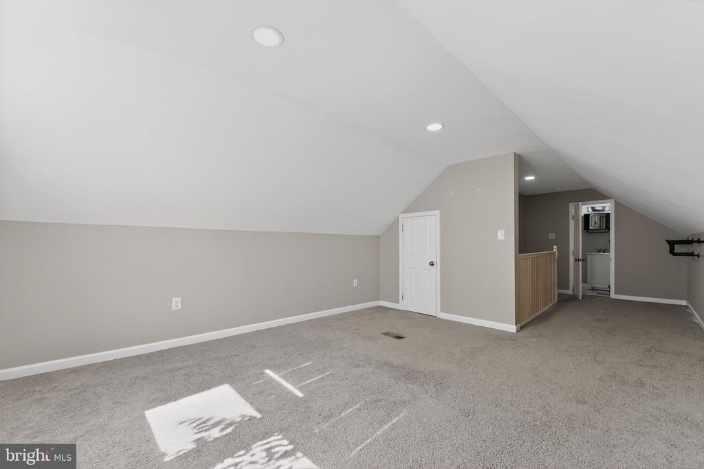 Image 14 of property listing at 8103 CORNWALL RD, Dundalk, MD 21222