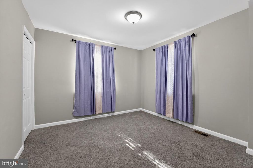 Image 17 of property listing at 8103 CORNWALL RD, Dundalk, MD 21222