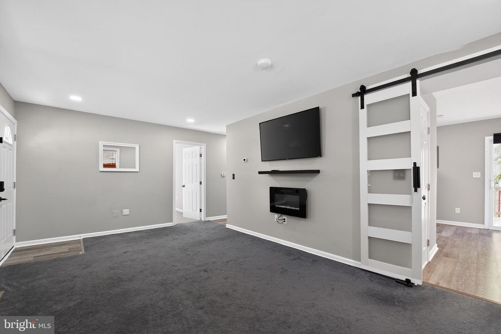 Image 10 of property listing at 8103 CORNWALL RD, Dundalk, MD 21222