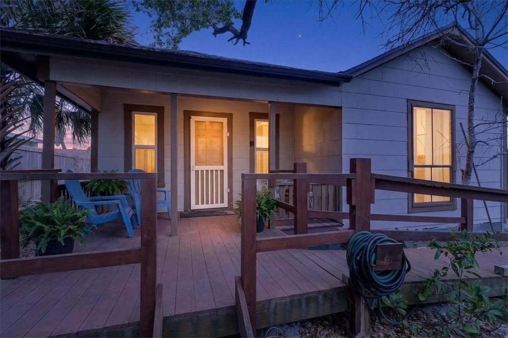 320-324 Trojan St, Port Aransas, TX 78373 — exterior