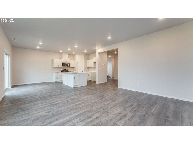 4941 Elvis Ave Ne, Salem, OR 97301