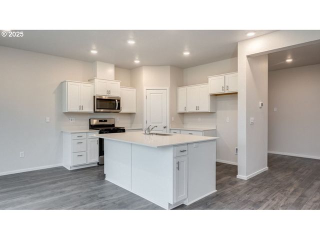 4941 Elvis Ave Ne, Salem, OR 97301