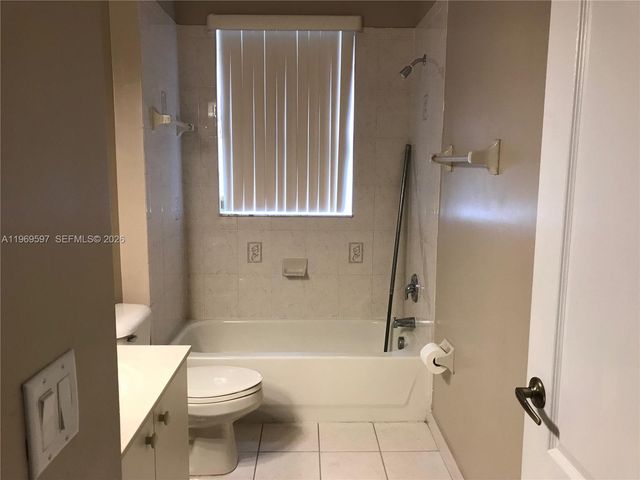 3748 NE 9th Ct, Homestead, FL 33033