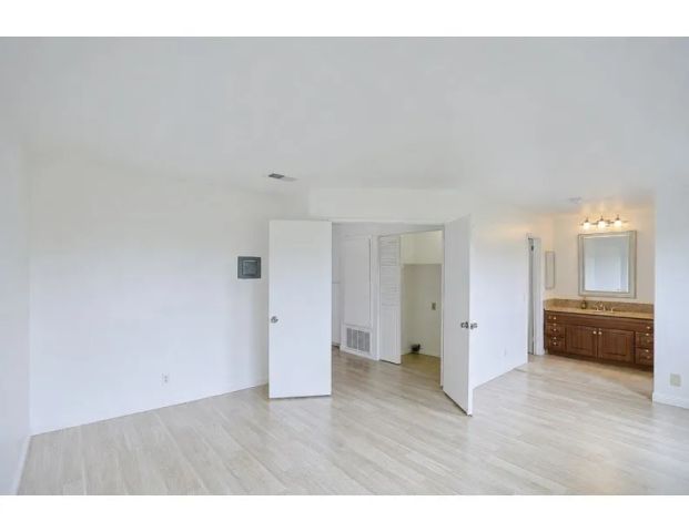 1230 S Barranca Avenue F, Glendora, CA 91740