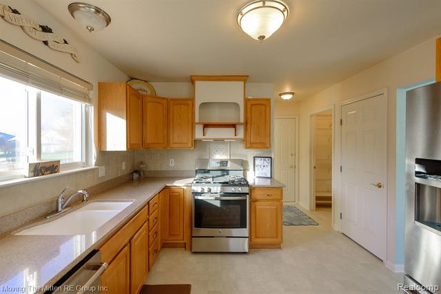 47663 Belmont Drive, Belleville, MI 48111