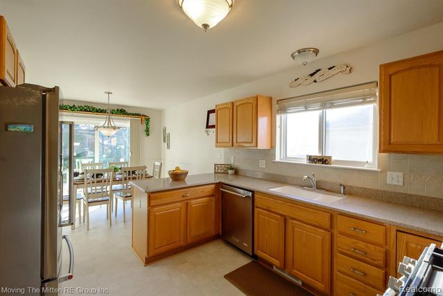 47663 Belmont Drive, Belleville, MI 48111