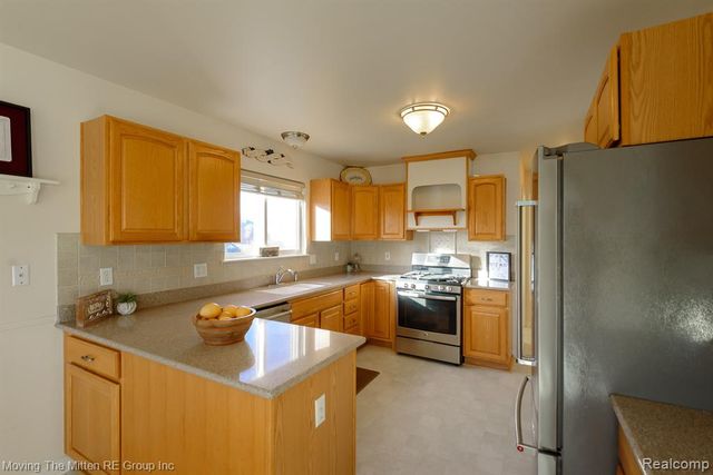 47663 Belmont Drive, Belleville, MI 48111