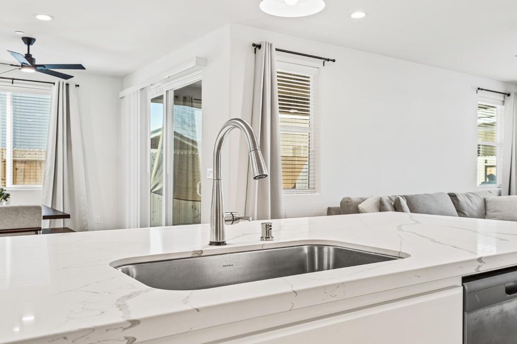 Image 11 of property listing at 3012 Sand Hills, Tulare, CA 93274