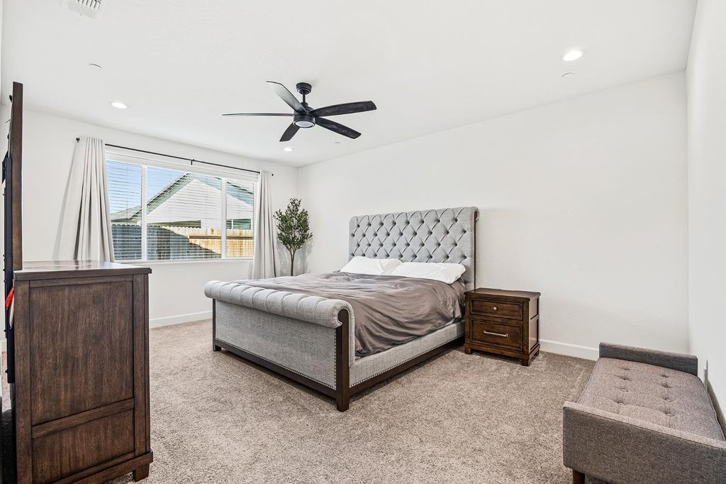 Image 16 of property listing at 3012 Sand Hills, Tulare, CA 93274