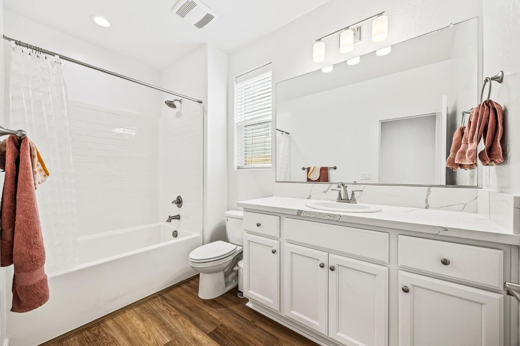 Image 23 of property listing at 3012 Sand Hills, Tulare, CA 93274