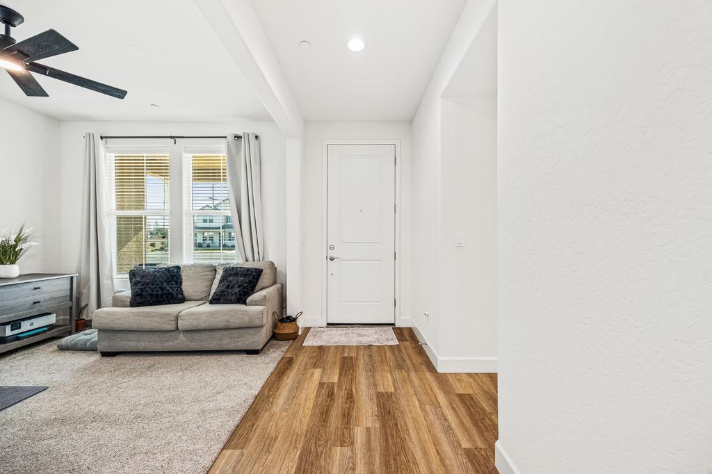 Image 4 of property listing at 3012 Sand Hills, Tulare, CA 93274