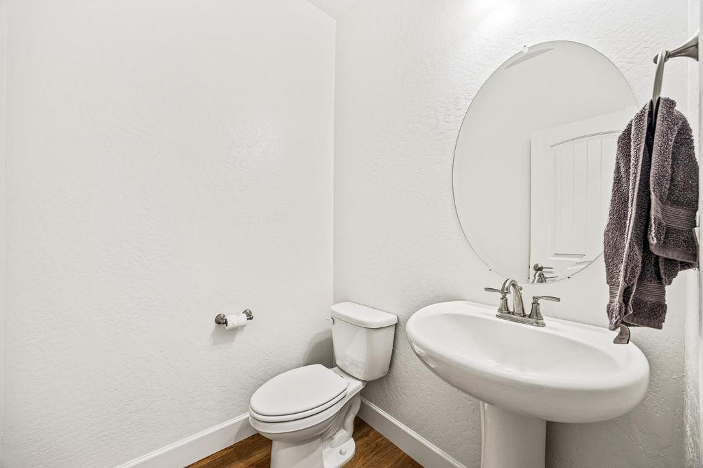 Image 6 of property listing at 3012 Sand Hills, Tulare, CA 93274