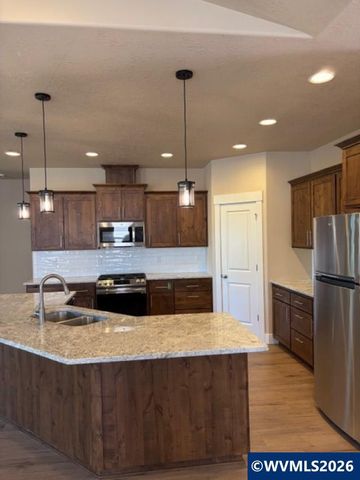 708 NW George Ct, Sublimity, OR 97385