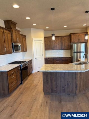 708 NW George Ct, Sublimity, OR 97385