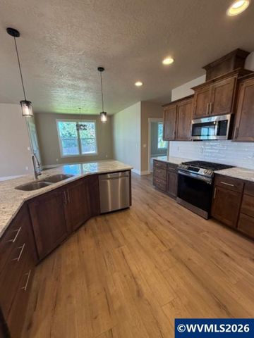 708 NW George Ct, Sublimity, OR 97385