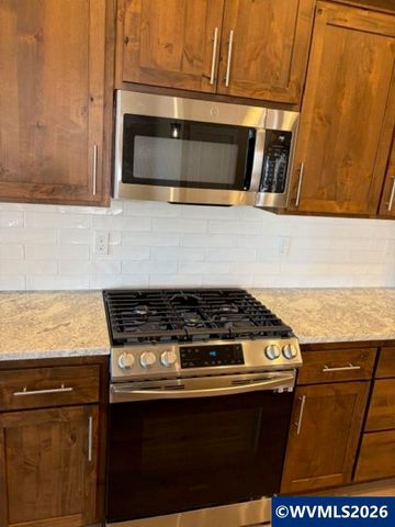 708 NW George Ct, Sublimity, OR 97385