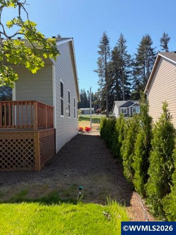 708 NW George Ct, Sublimity, OR 97385