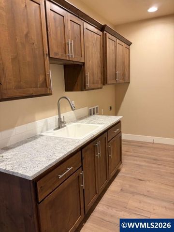 708 NW George Ct, Sublimity, OR 97385