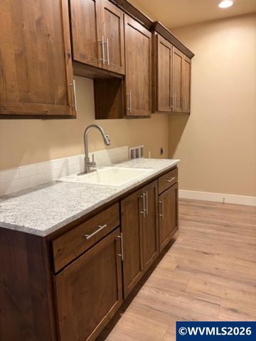 708 NW George Ct, Sublimity, OR 97385
