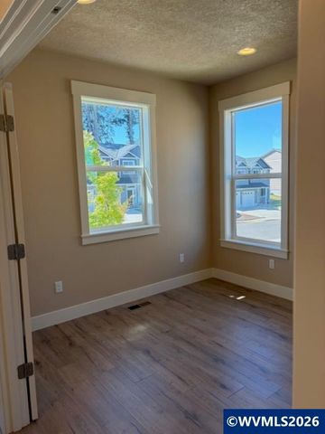 708 NW George Ct, Sublimity, OR 97385