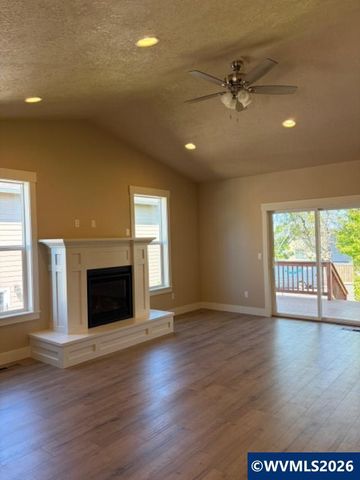 708 NW George Ct, Sublimity, OR 97385