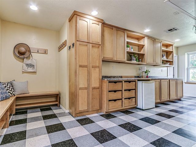 16627 W Forrest Hills Road, Cashion, OK 73016
