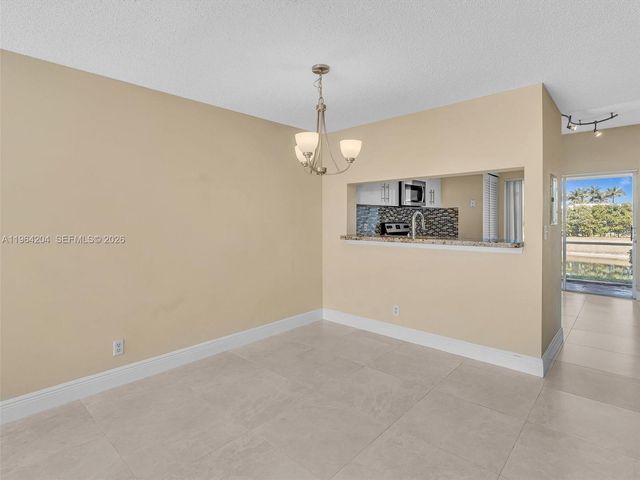 60 Key West Ct 60, Weston, FL 33326