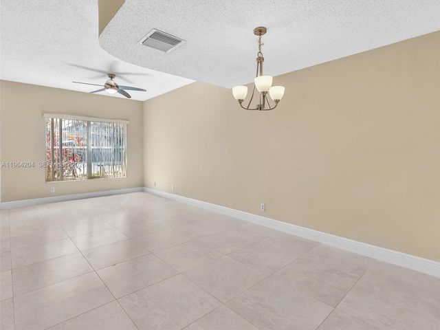 60 Key West Ct 60, Weston, FL 33326